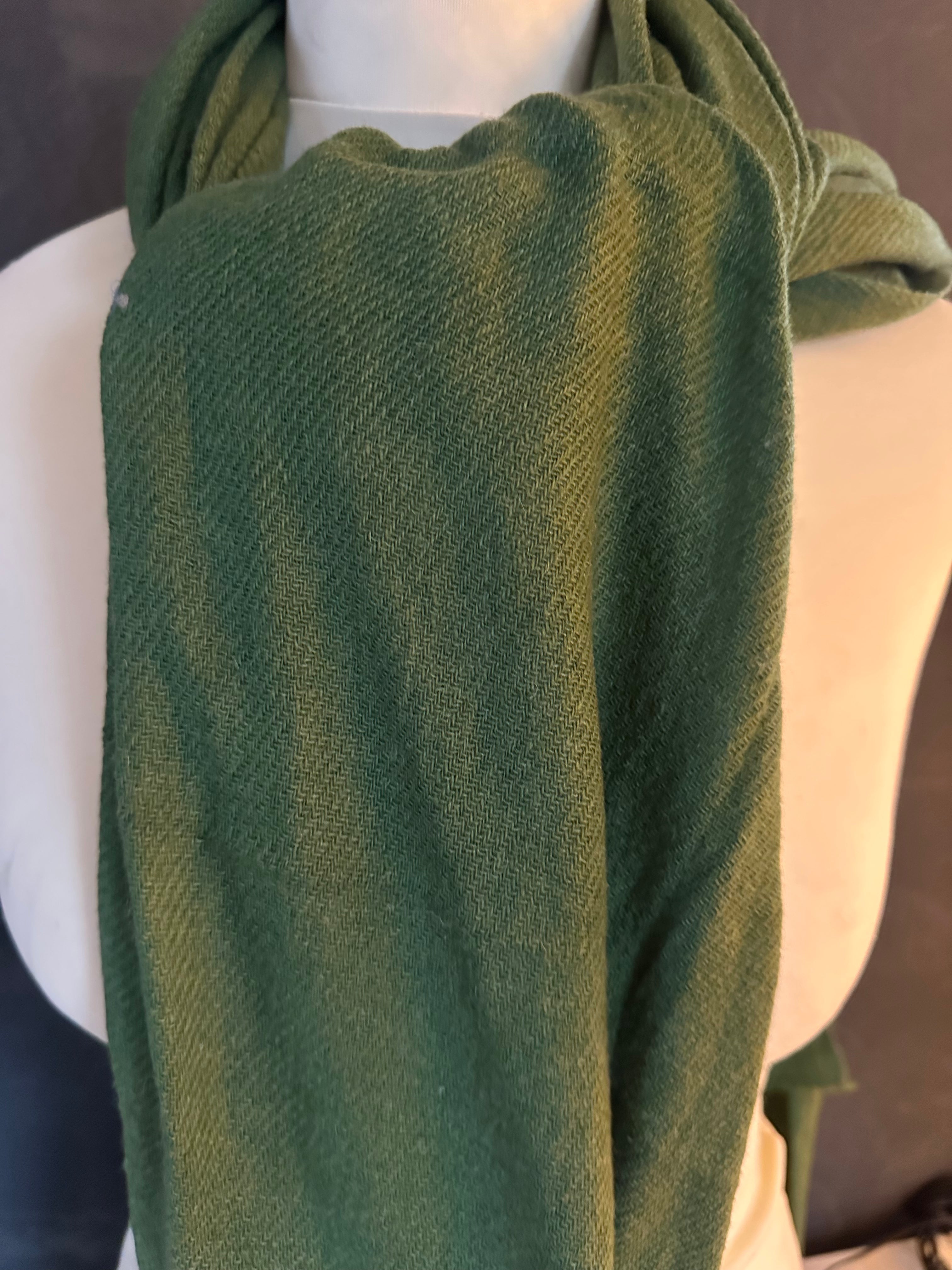 mosgroen dunner geweven cashmere sjaal