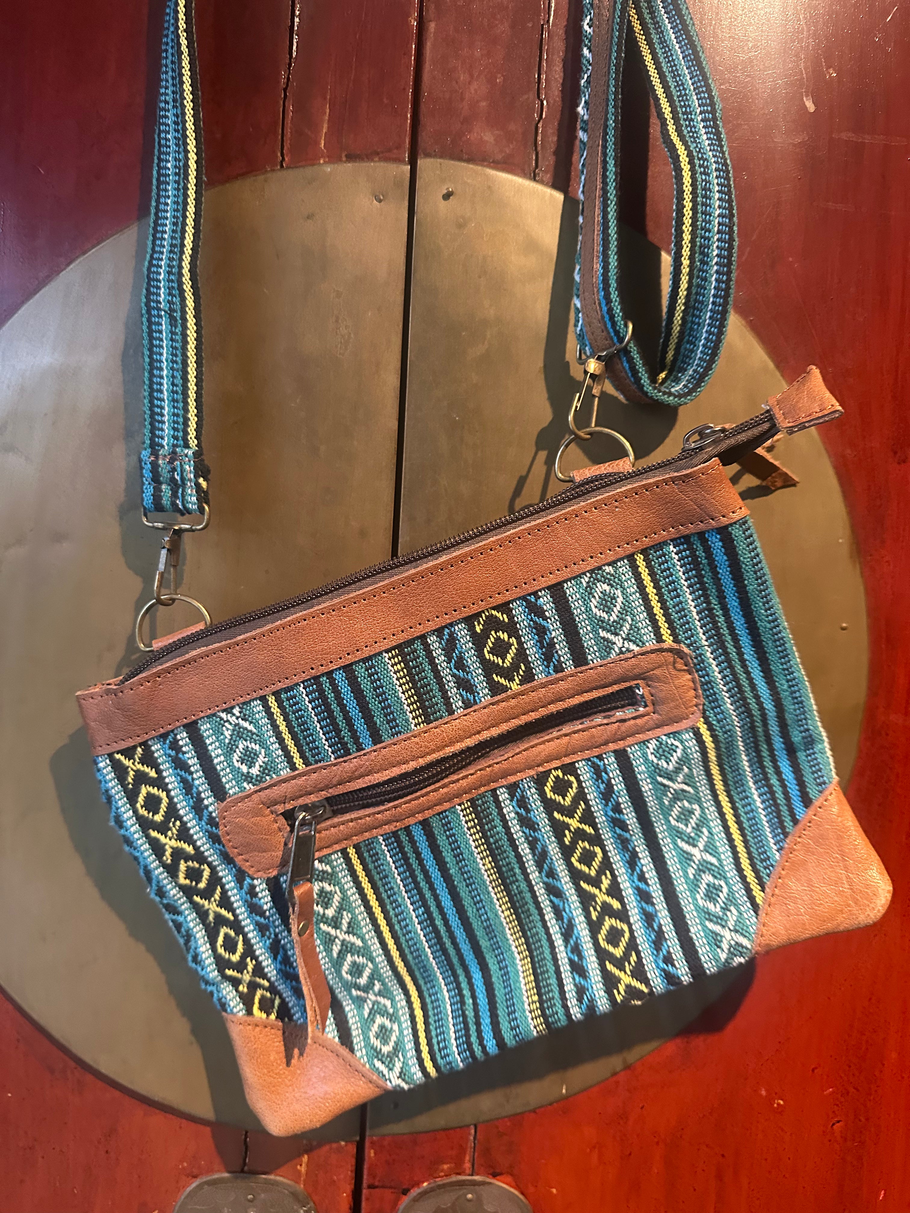 Tas met lang hengsel