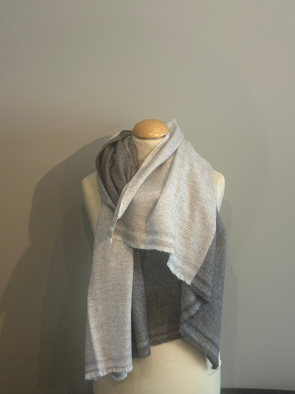 Cashmere sjaal licht met donkergrijs (kopie)