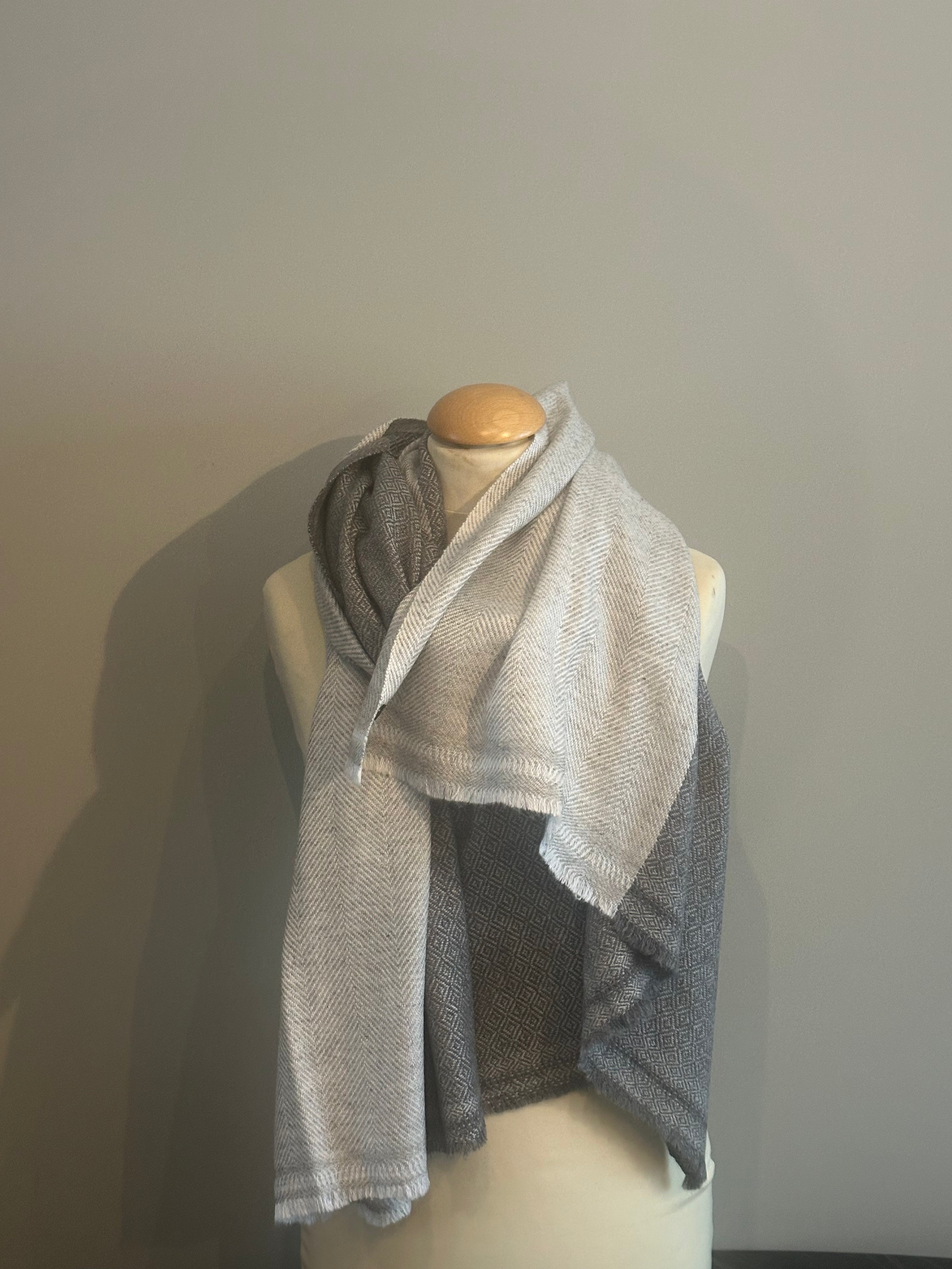 Cashmere sjaal licht met donkergrijs (kopie)