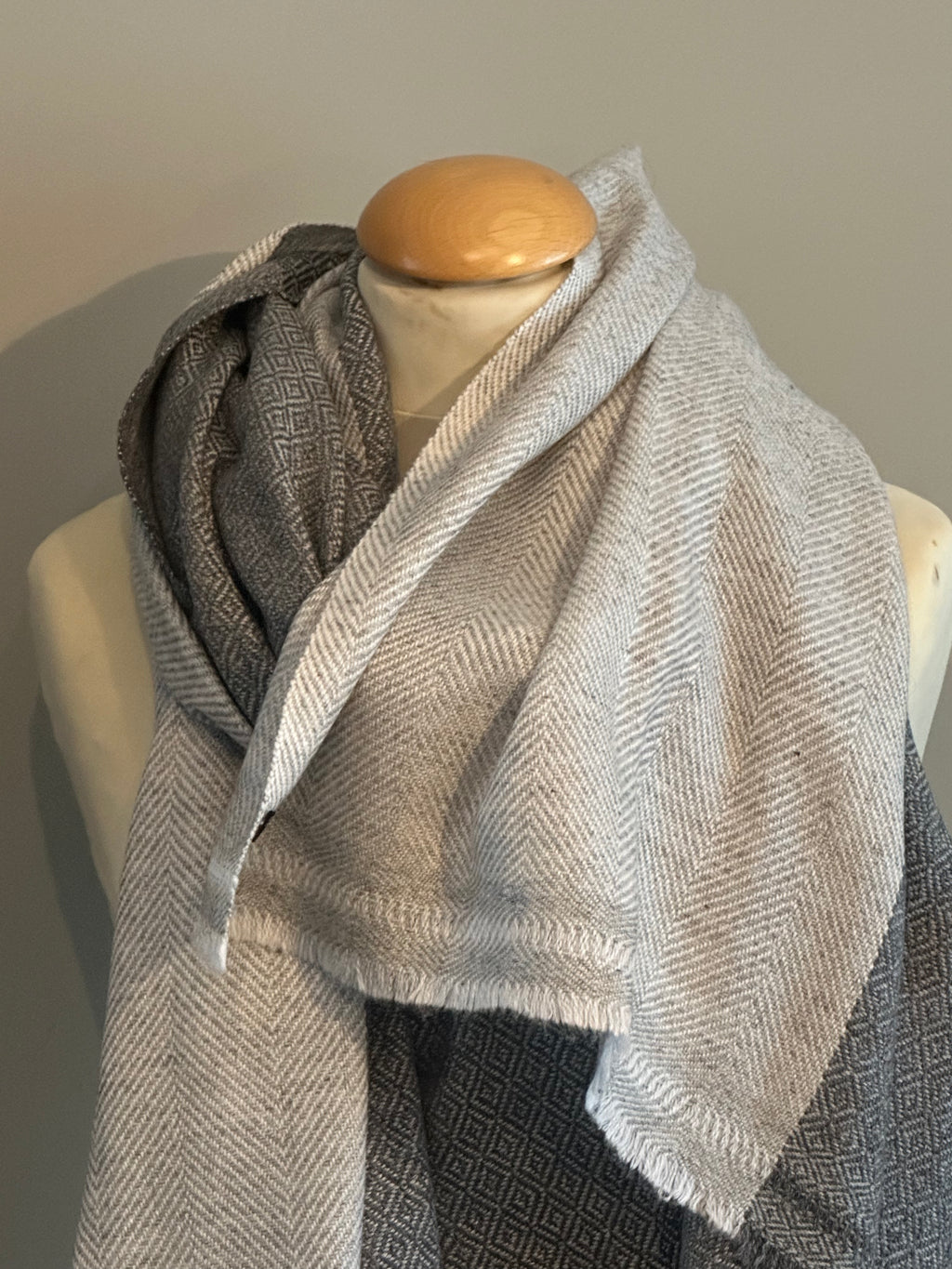 Cashmere sjaal licht met donkergrijs (kopie)